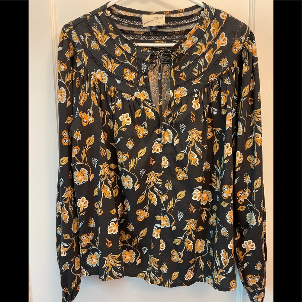 Universal Thread gray and mustard boho floral top. Size medium